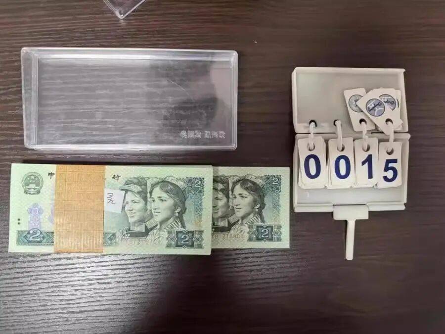 法院拍賣105捆2元紙幣，起拍價20.76萬元，40人競價已達(dá)42萬元