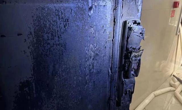 深夜，家中突發(fā)大火！“元兇”竟是窗簾？